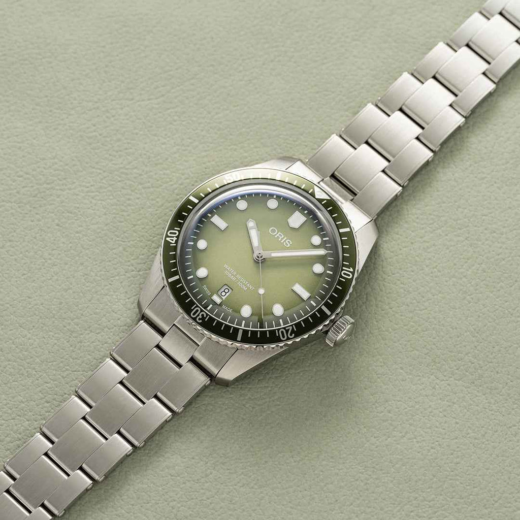 DIVERS SIXTY-FIVE DATE